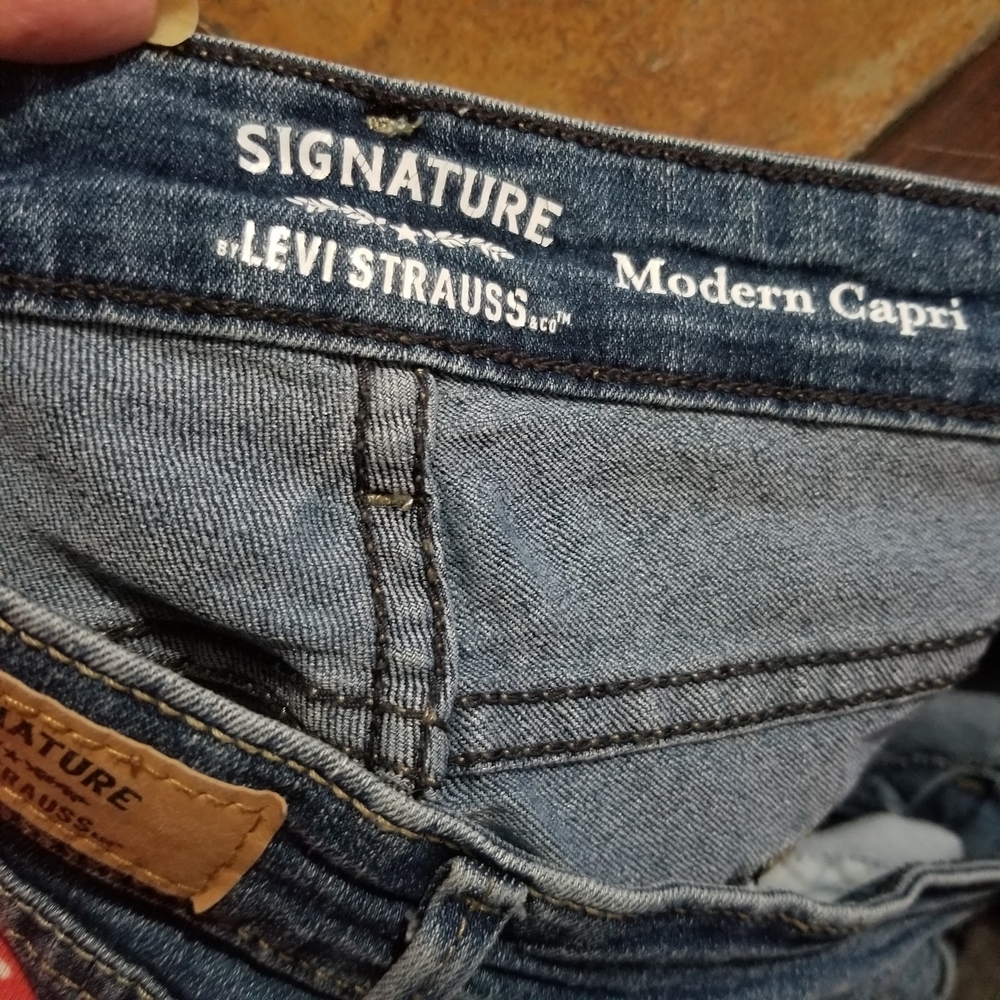 Women's Signature by Levi Strauss modern Cropped Capri 14 - Picture 11 of 12